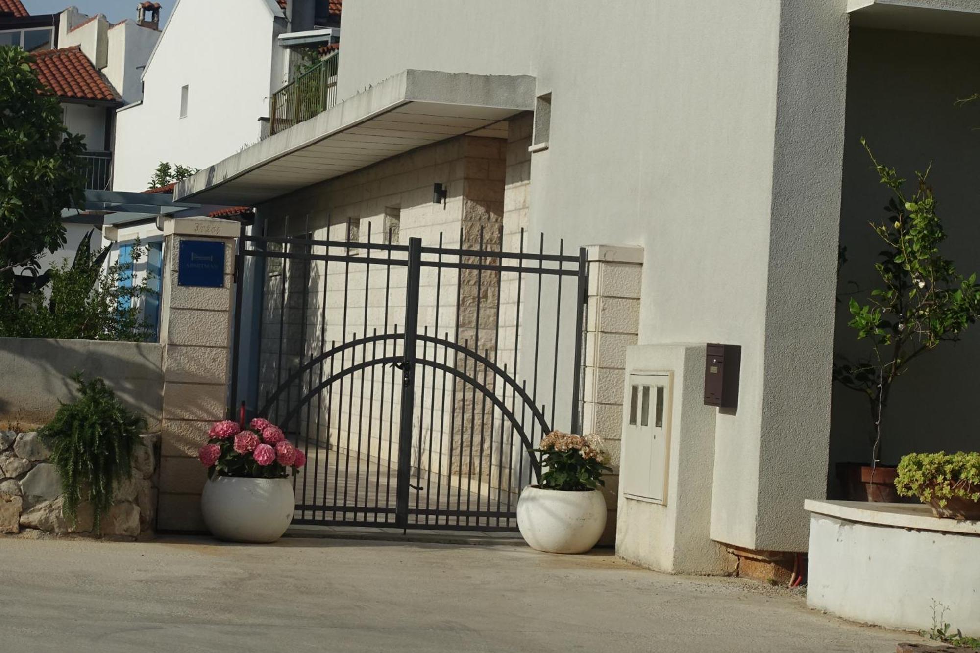 Apartment Tonka Vodice Exteriér fotografie